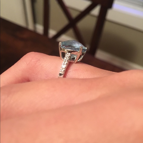 Blue topaz ring, size 6 - Picture 2 of 5